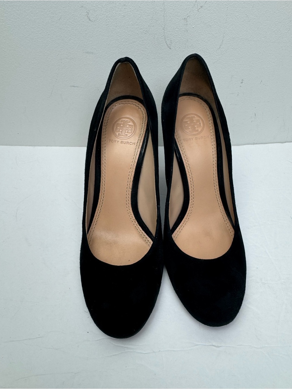 Tory Burch Astoria Wedge Pumps in Black Suede Size 6.5 - Picture 4 of 8
